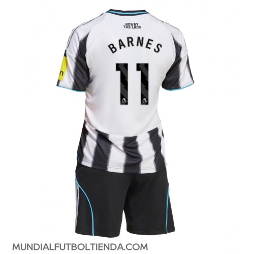 Camiseta Newcastle United Harvey Barnes #11 Primera Equipación Replica 2025-26 para niños mangas cortas (+ Pantalones cortos)